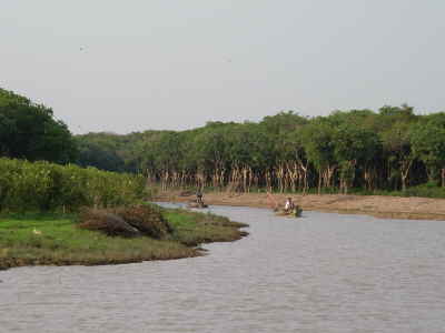 Einfahrt in die Flussmndung zum Fischerdorf