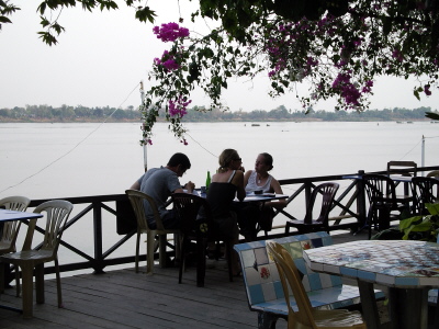 Uferterrasse vor unserem Guest House